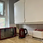 Bright & Cozy Double Room With Great Transport Links